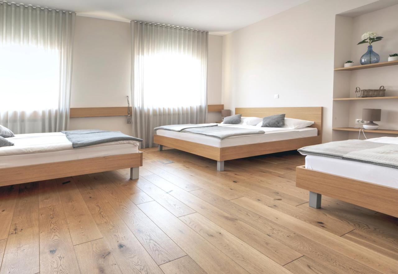 Guesthouse Tursic Vrhnika Eksteriør bilde