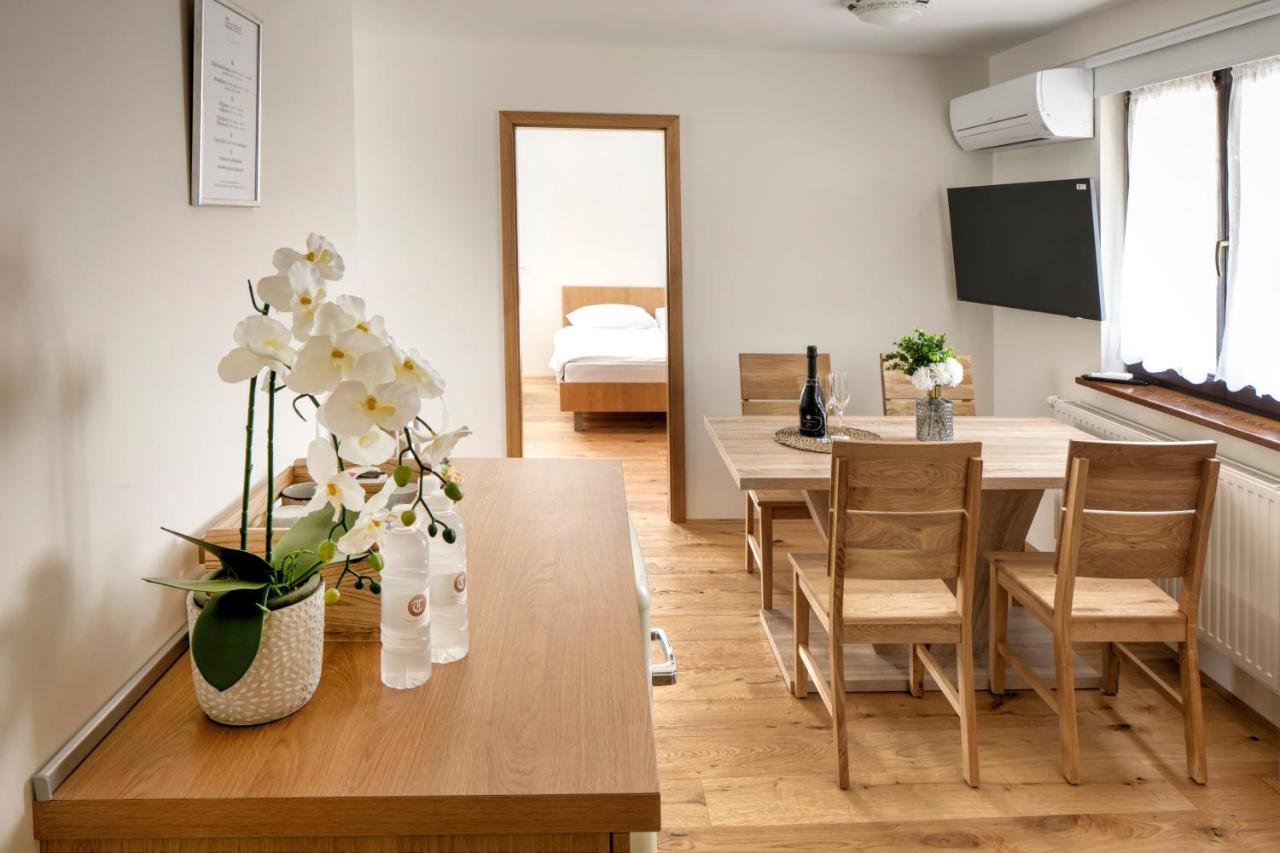 Guesthouse Tursic Vrhnika Eksteriør bilde