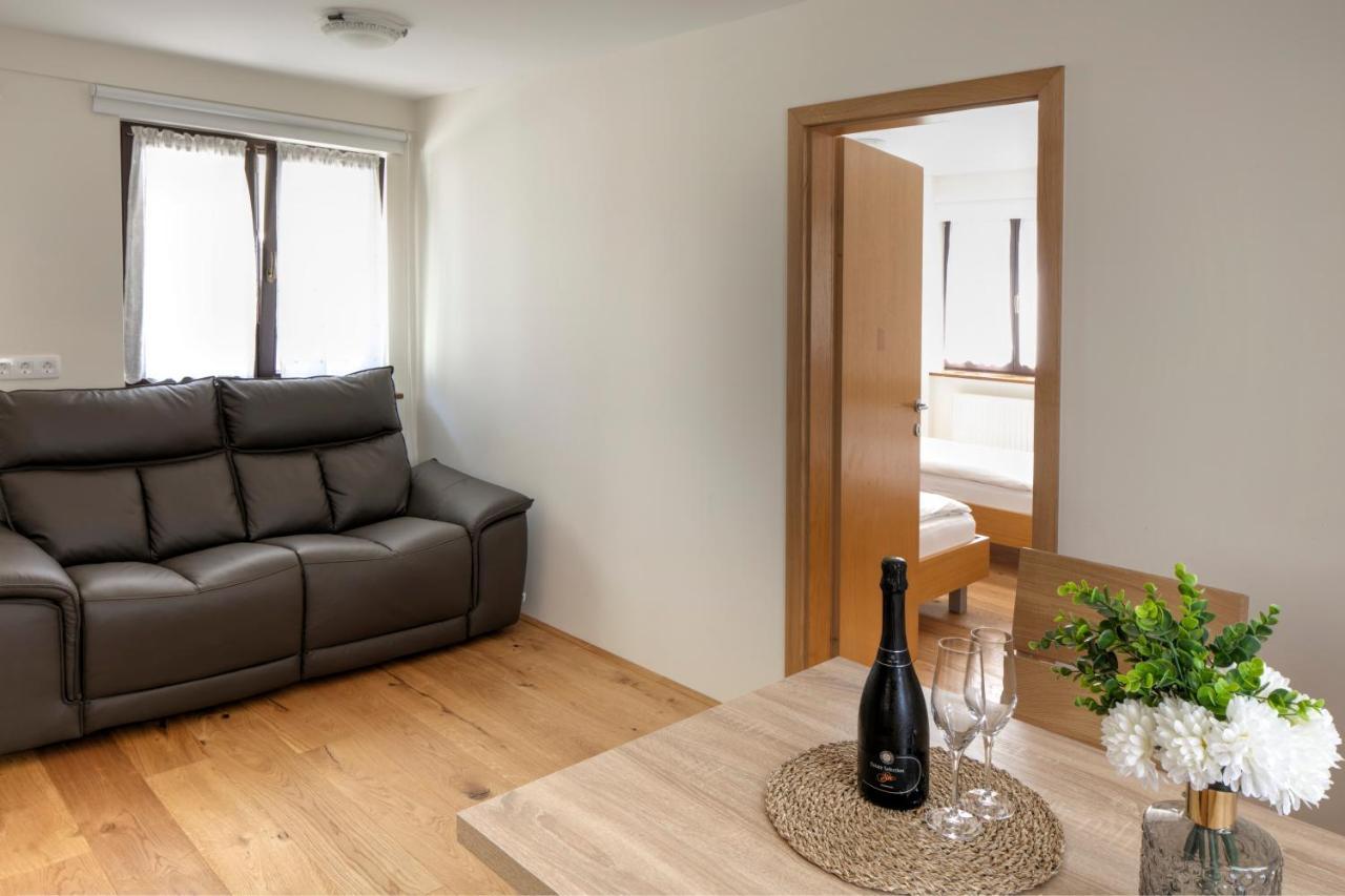Guesthouse Tursic Vrhnika Eksteriør bilde