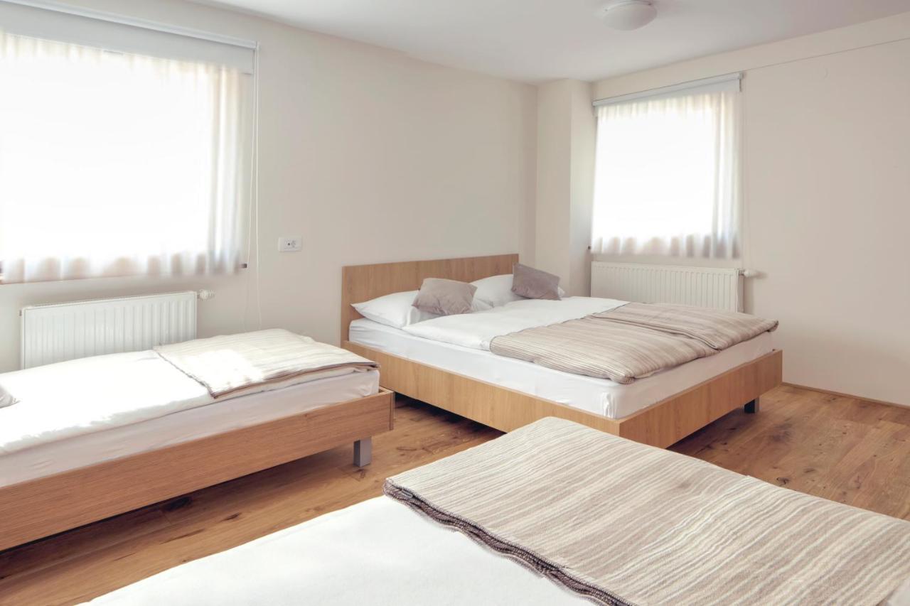 Guesthouse Tursic Vrhnika Eksteriør bilde