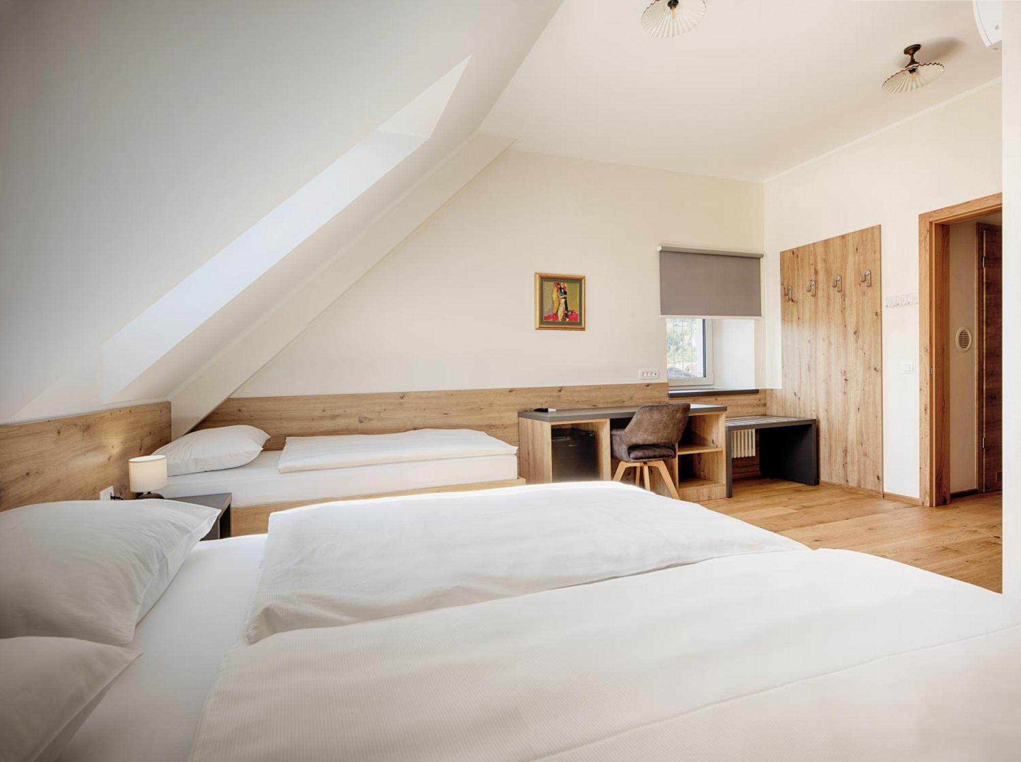 Guesthouse Tursic Vrhnika Eksteriør bilde