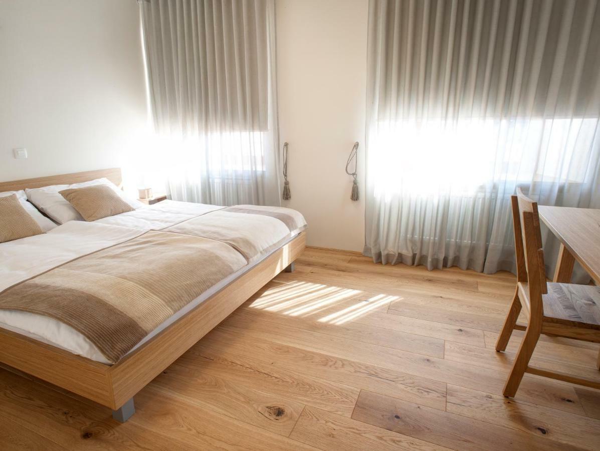 Guesthouse Tursic Vrhnika Eksteriør bilde